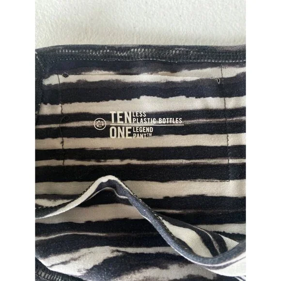Nike One Legend Stripe Capri Leggings Black White Zebra Women's Medium - Picture 7 of 11
